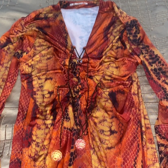 Featuring an orange material with a ombre Payton print design and long sleeve L - Picture 13 of 13